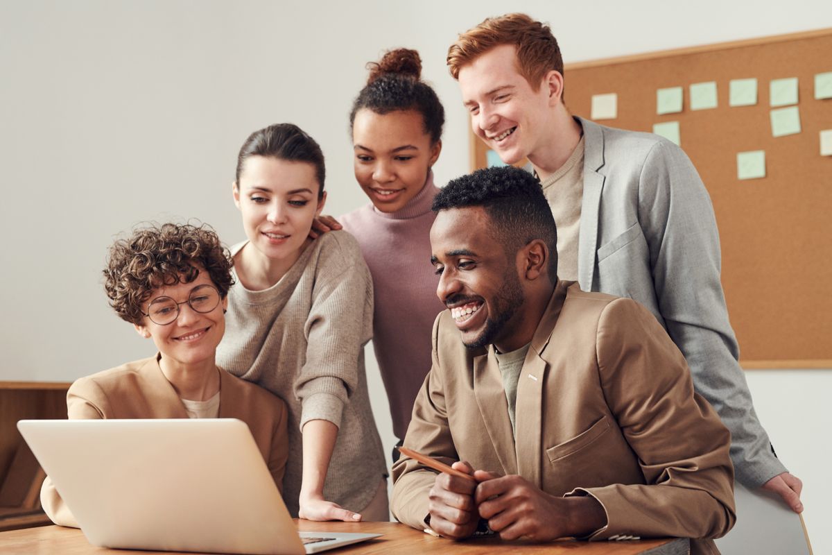 Negocio paralelo en República Dominicana: cómo emprender sin renunciar a tu empleo